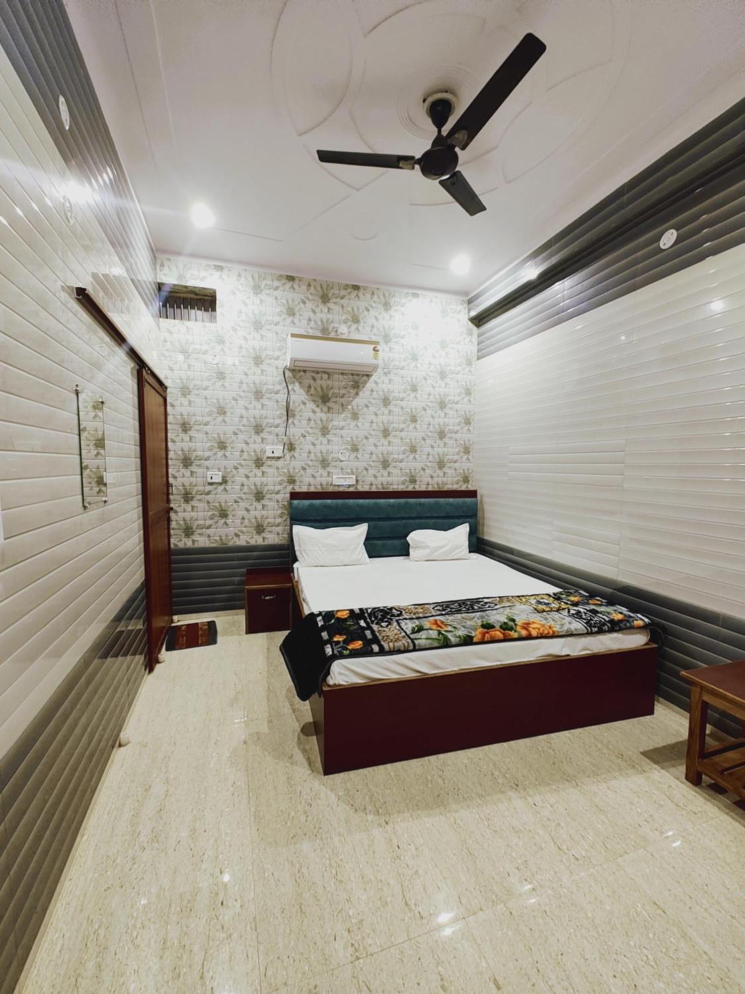 Shree Radhe Inn Near Ram Janam Bhumi Ayodhya Exterior photo