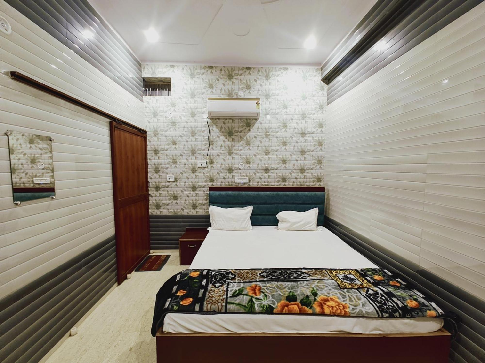Shree Radhe Inn Near Ram Janam Bhumi Ayodhya Exterior photo